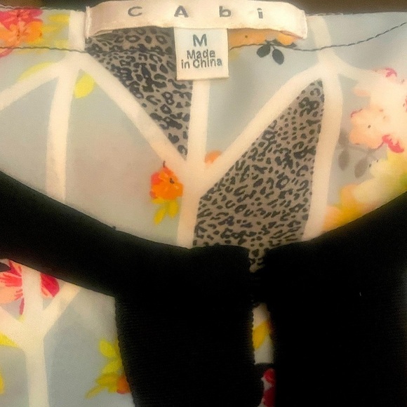 CAbi Medium Multicolor Business Casual Floral Festival Blouse with Black Trim - Picture 4 of 7